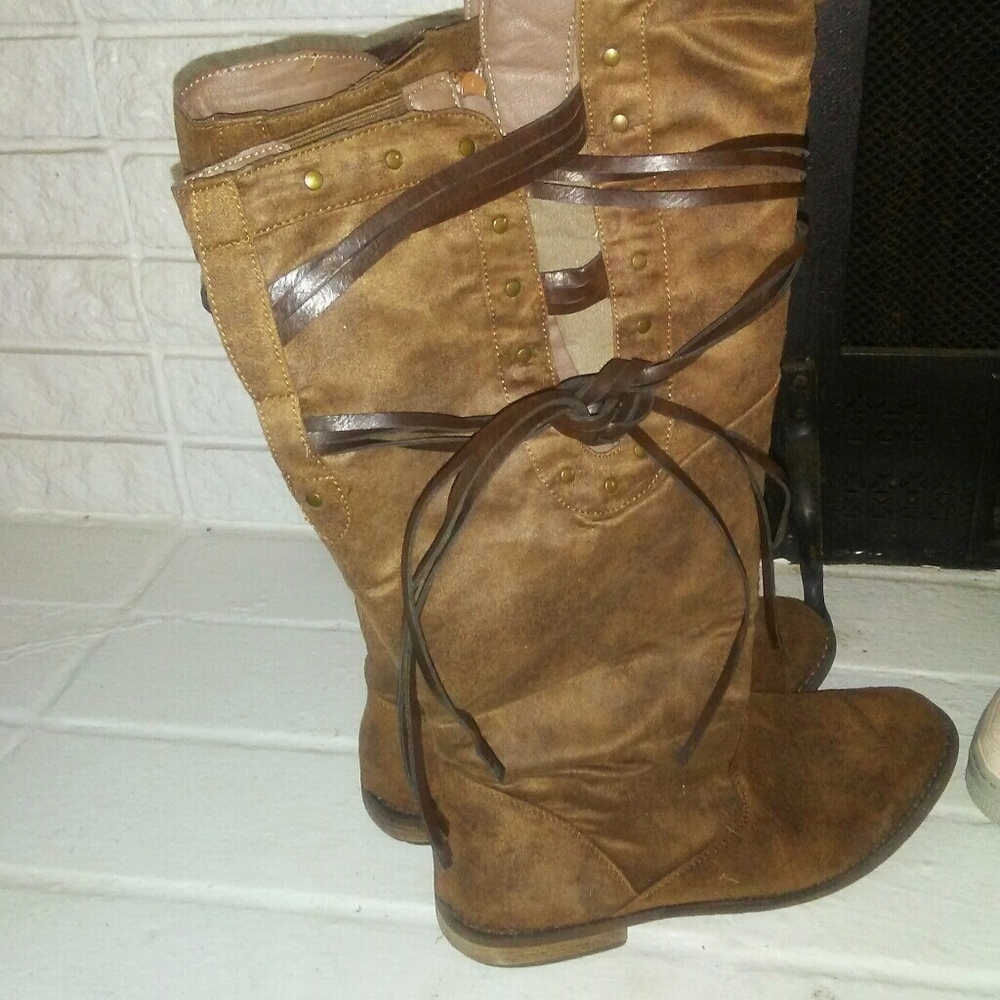 Ruched distressed-look faux suade boot